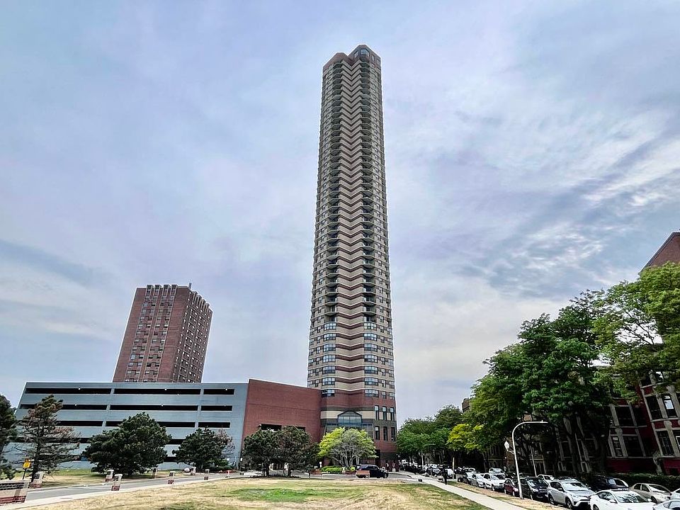 1st image of 3660 N Lake Shore Dr APT 404