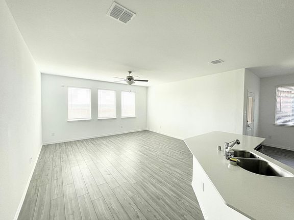 3rd image of 2505 Starwater Dr