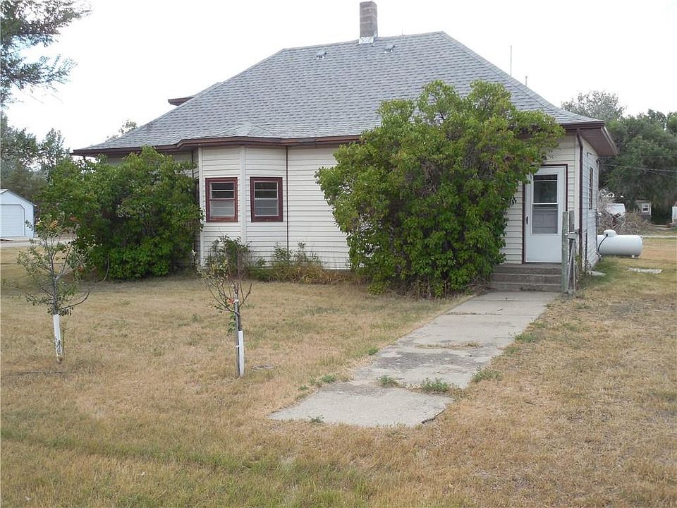 1st image of 101 1st Ave W