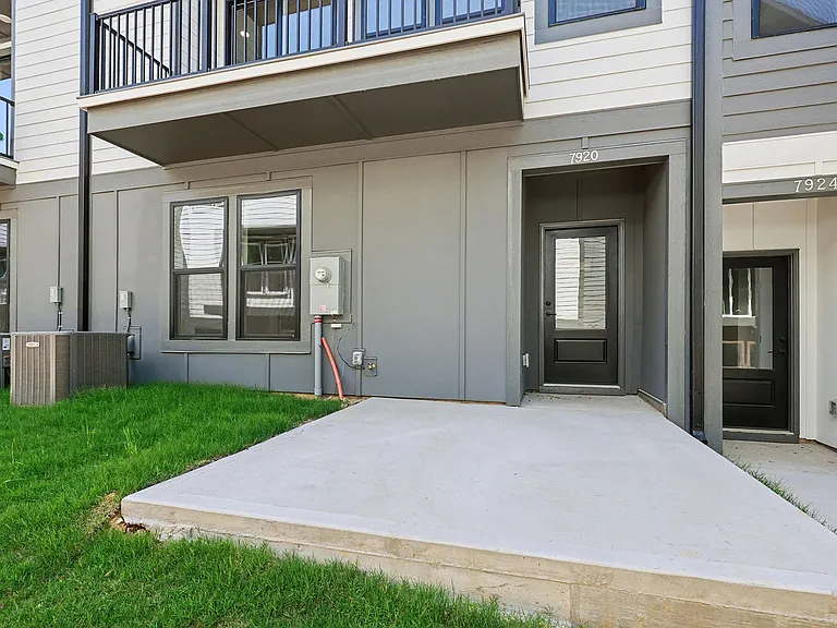 7920 Sansom Cir — Photo 30