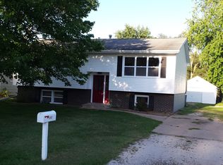 612 3rd St, Colona, IL 61241