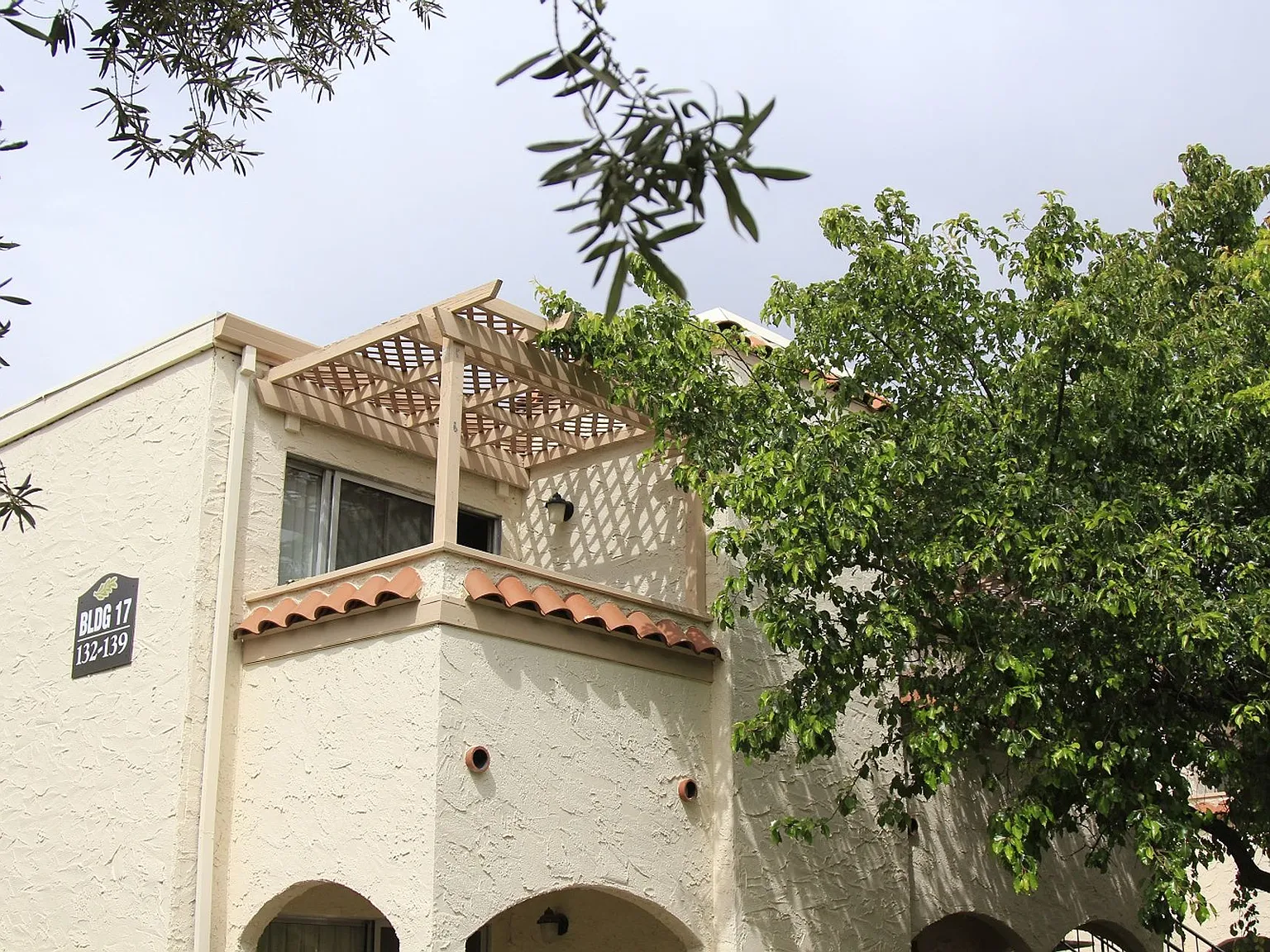 Tuscan Villa Apartments — Photo 4
