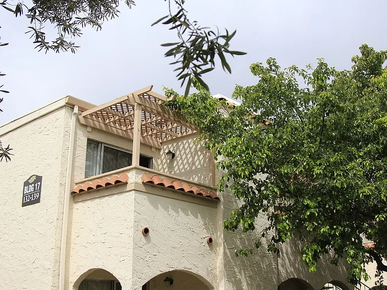 Tuscan Villa Apartments — Photo 4