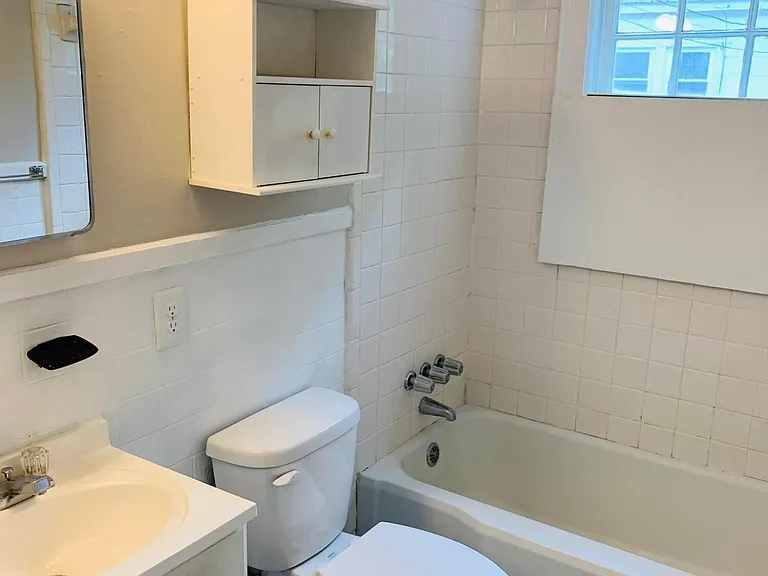 203 Hillsborough Rd — Photo 11