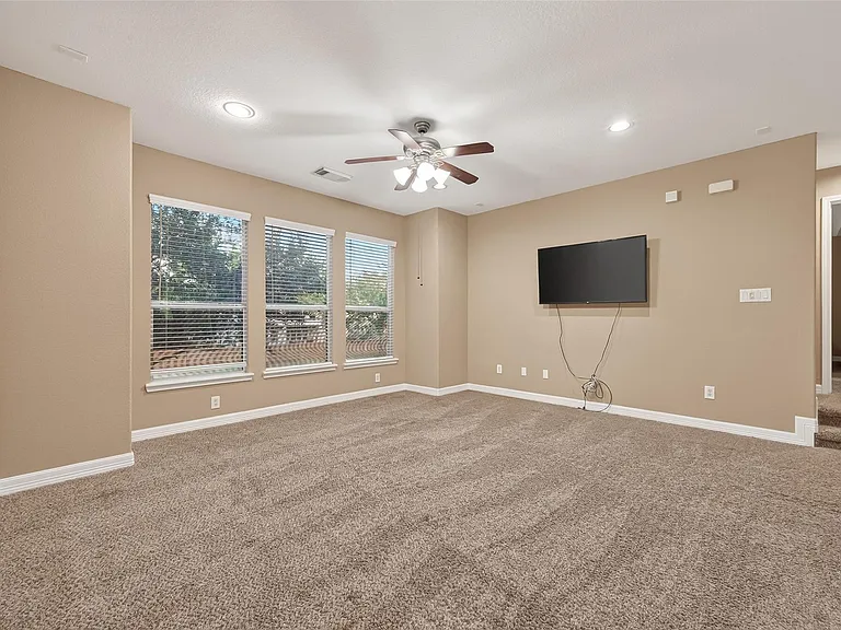 21103 Falcon Creek Ct — Photo 33