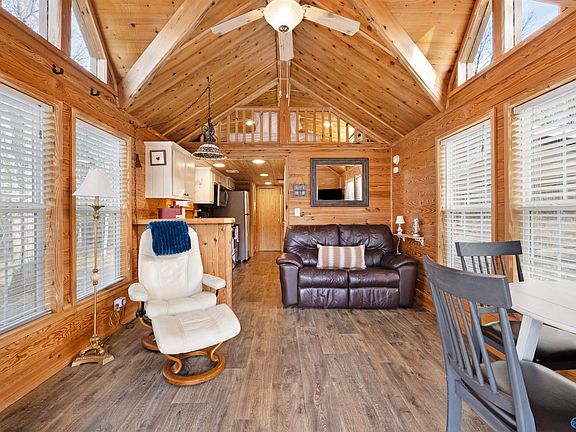 4th image of 206 Red Bud Ln