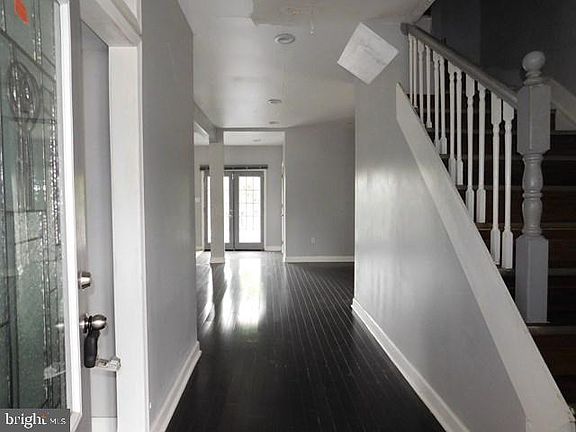 5th image of 4429 Powell Ave