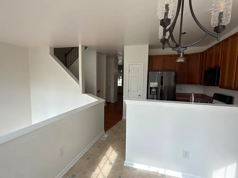 1071 King Way — Photo 9