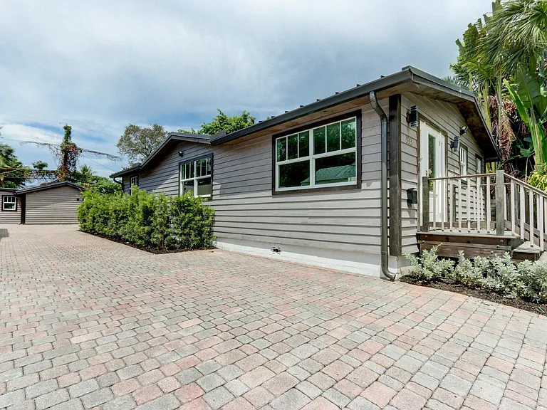833 Ardmore Rd — Photo 45
