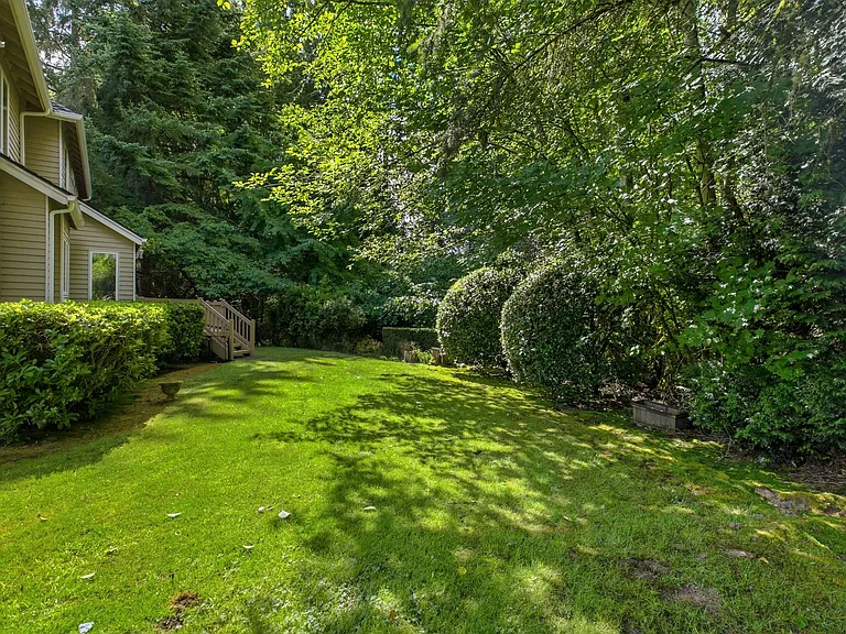 16323 NE 50th Way — Photo 36