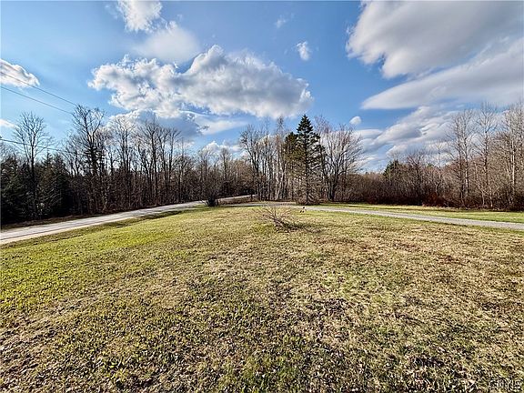 4th image of 428 Old State Rd