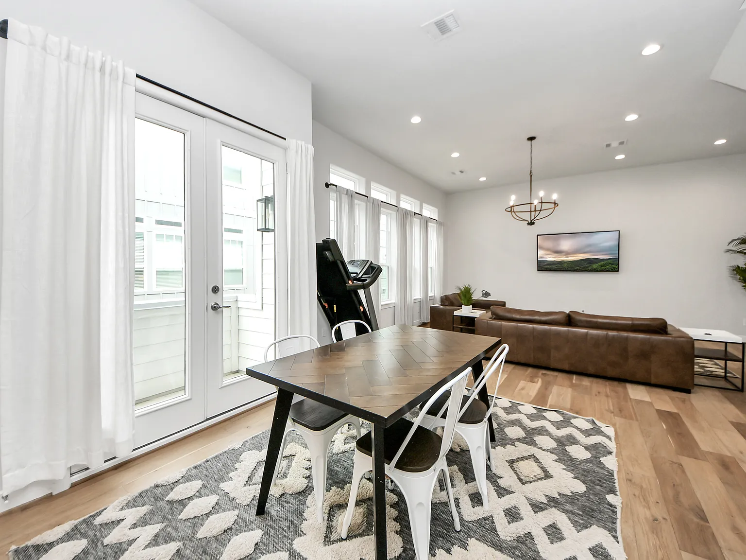 1223 West 16th Street Unit B - 1 — Photo 3