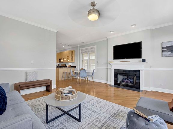 5th image of 2637 W Belmont Ave Unit 3