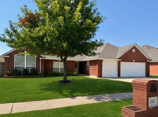 312 Thornebrook Dr, Norman, OK 73069