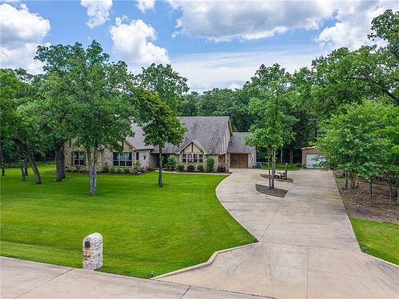 2nd image of 4825 Red Oak Dr
