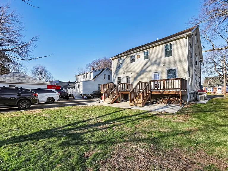58 Walter Ave — Photo 3