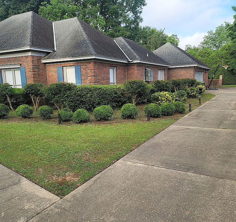 2nd image of 230 Charleston Ct S