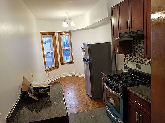 2nd image of 7 Parkside Ct #2