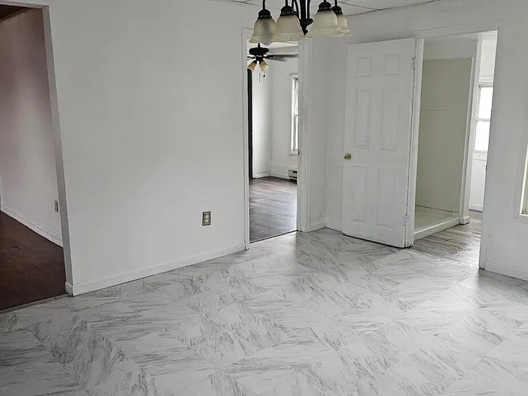 240 Greenbush St — Photo 4