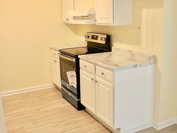 3rd image of 3037 Azelda St