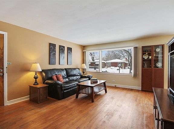 3rd image of 9309 Lockwood Ave