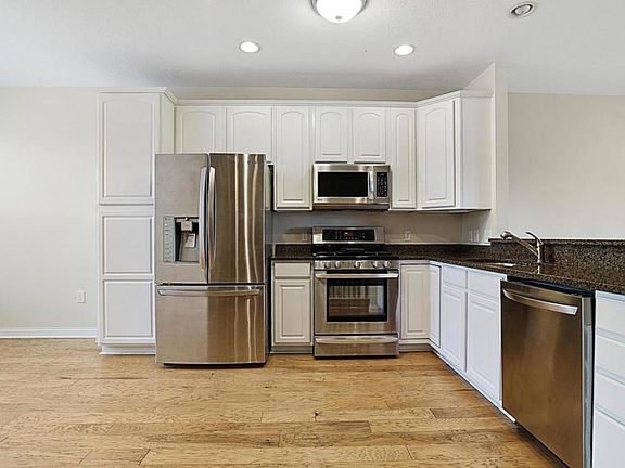 4th image of 5768 Burke Cir #702