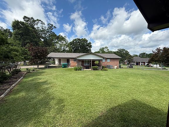 4th image of 109 Stewart Dr