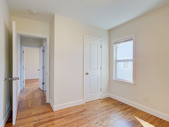 5th image of 2742 Wolcott St