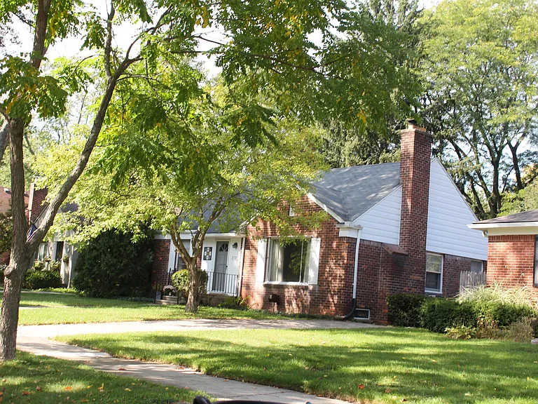 2527 Buckingham Ave — Photo 10