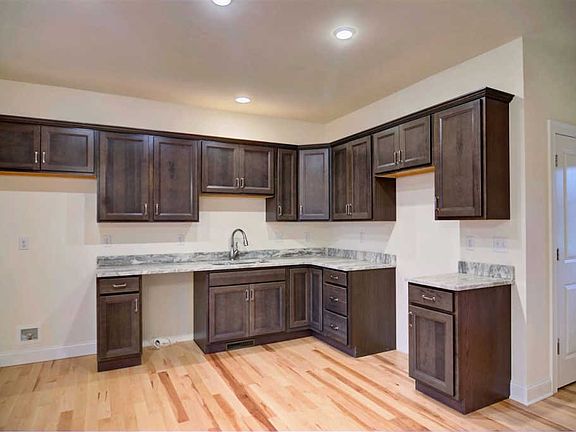 3rd image of 704 Morgan Ct