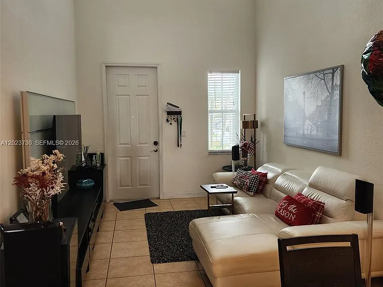7510 NW 107th Pl — Photo 3