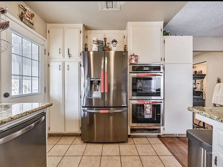 1019 Peg St — Photo 11