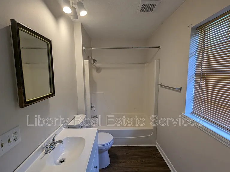 979 Live Oak Dr — Photo 3