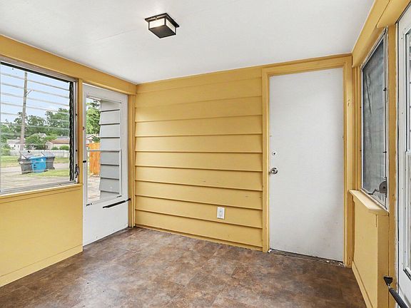 4th image of 1724 Winton Ave