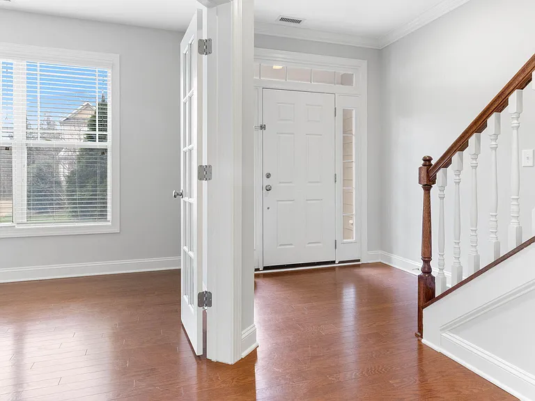 1528 Lily Creek Dr — Photo 2
