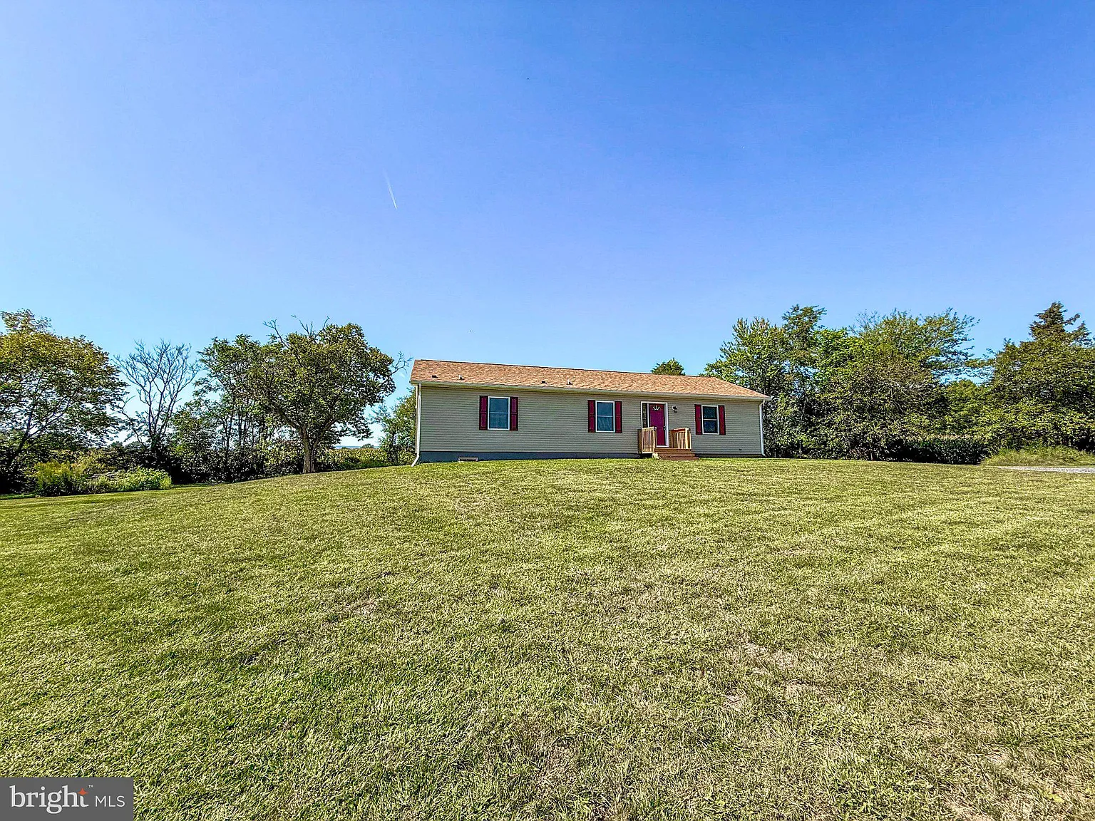 3 bed, 2.0 bath, 1568 sqft, $2,300 — Photo 3