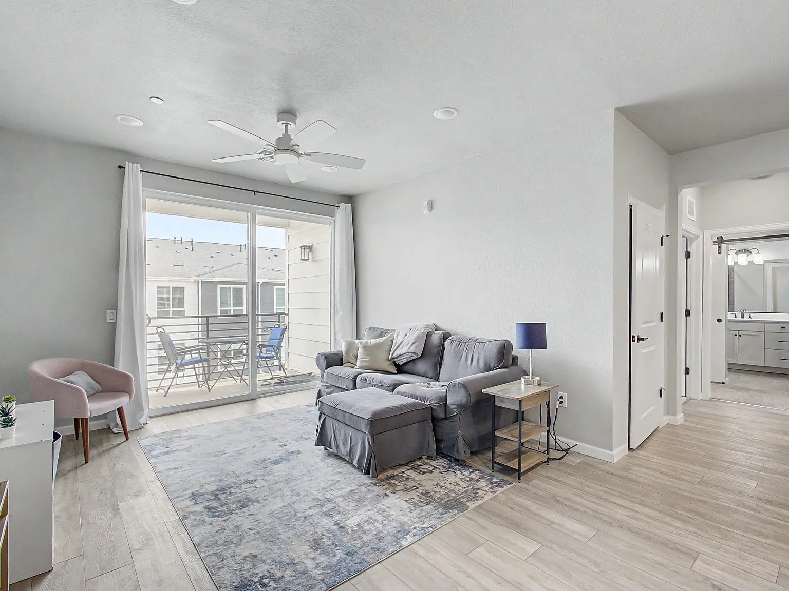 2 bed, $3,000 — Photo 4