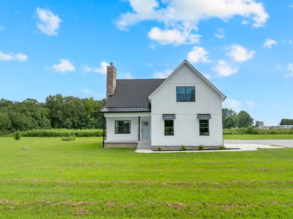 210 Deer Creek Ln, Tullahoma, TN 37388