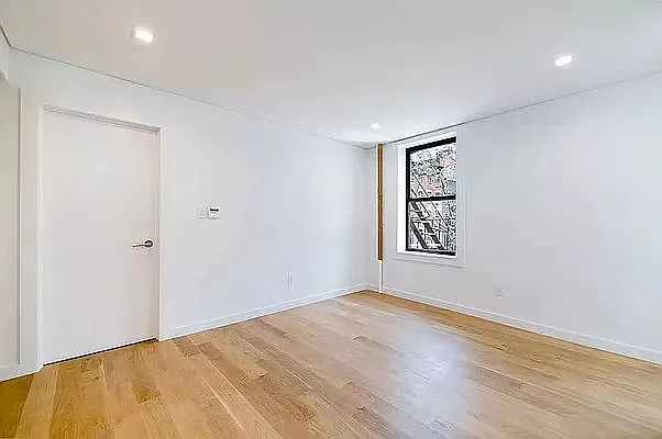 Rented by REAL New York | media 24