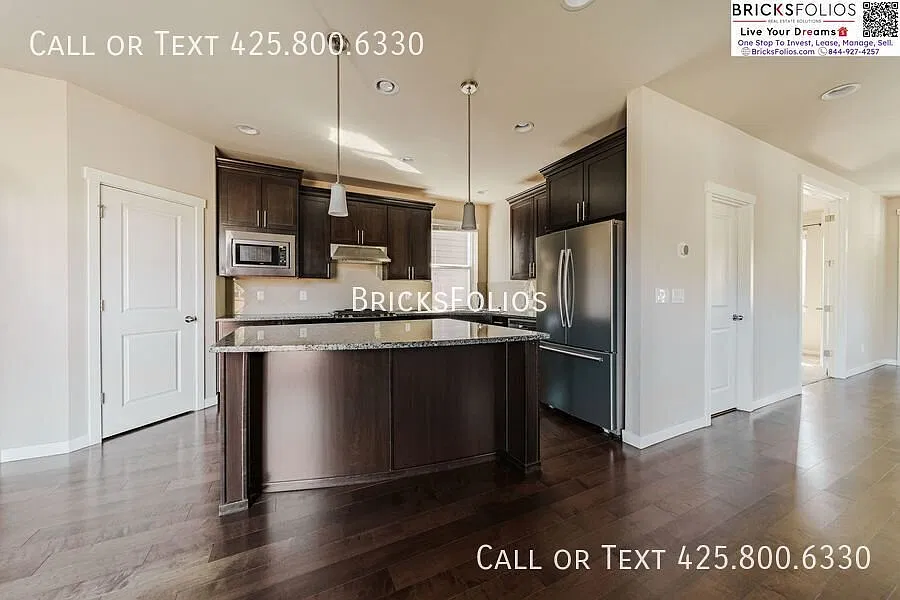 Redmond Ridge | 3 Bed + Den + Bonus Room | Chef's Kitchen | 2-Car Garage — Photo 2