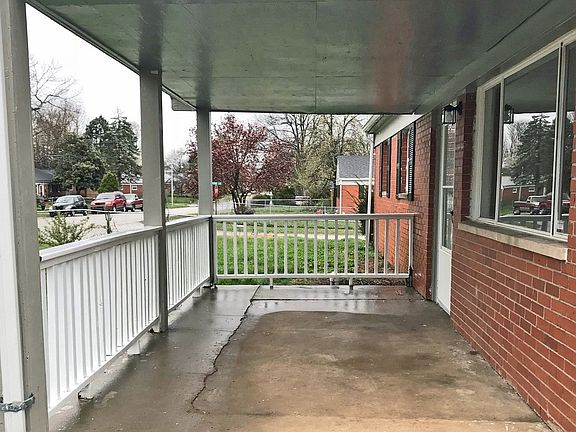 3rd image of 1121 Birch Dr