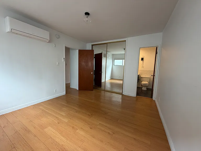 1926 N Vista Del Mar Ave #3 — Photo 10