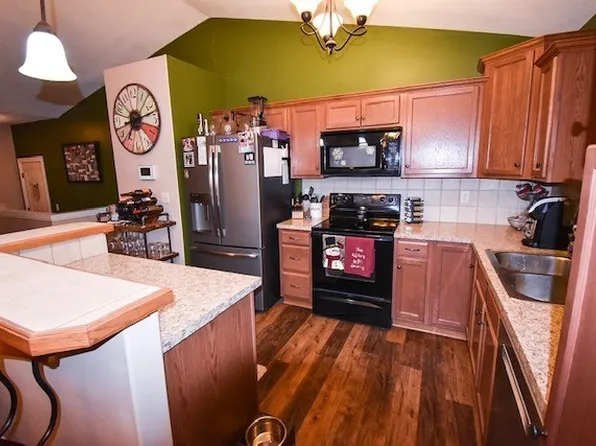 5204 Fossilridge Ct, Manhattan, KS 66503