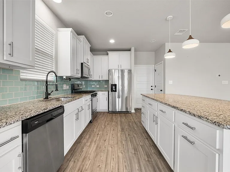 101 Lambert St — Photo 14