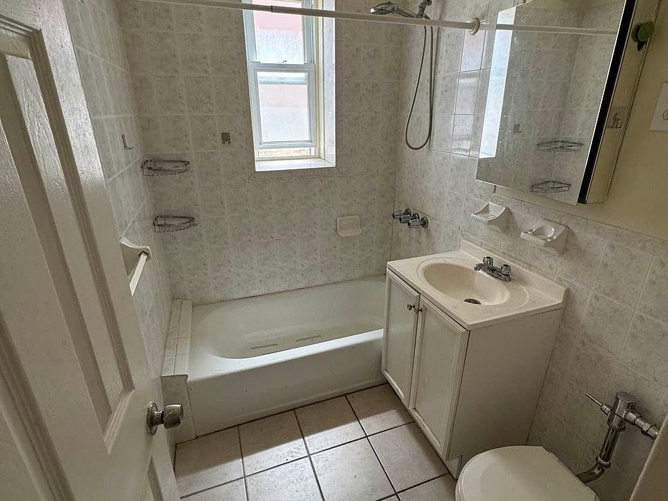 2nd image of 1040 Gerard Ave Floor 1