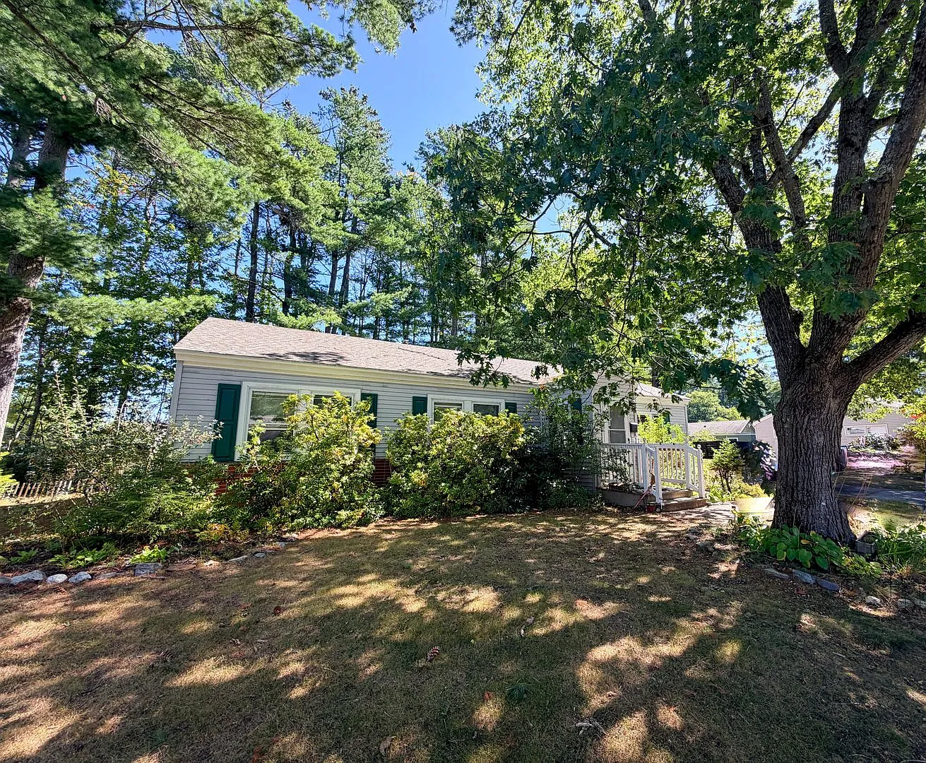 Quaint 3 Bed 2 Bath — Photo 2