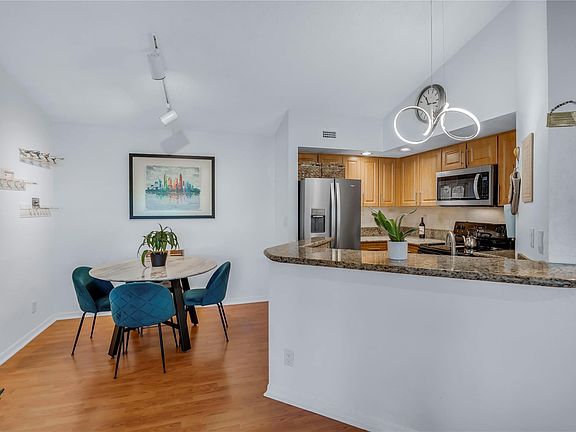 5th image of 731 Vista Isles Drive #1527