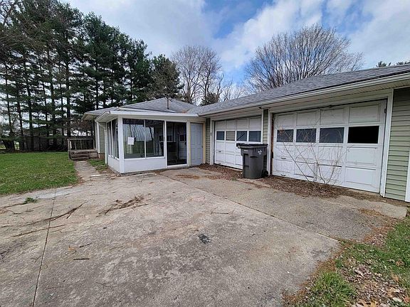 3rd image of 24713 Penwell Ave
