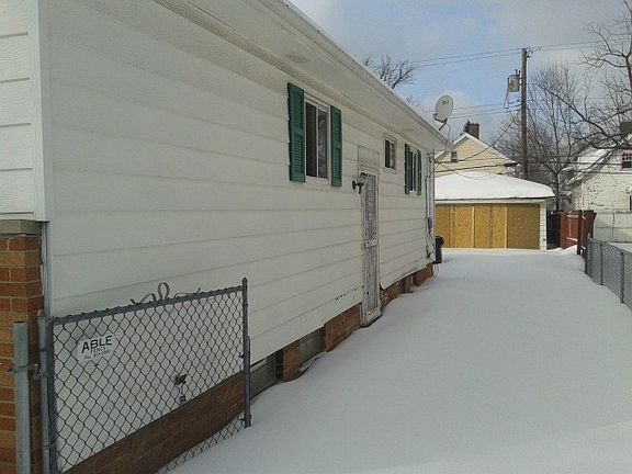 3rd image of 14121 Benwood Ave