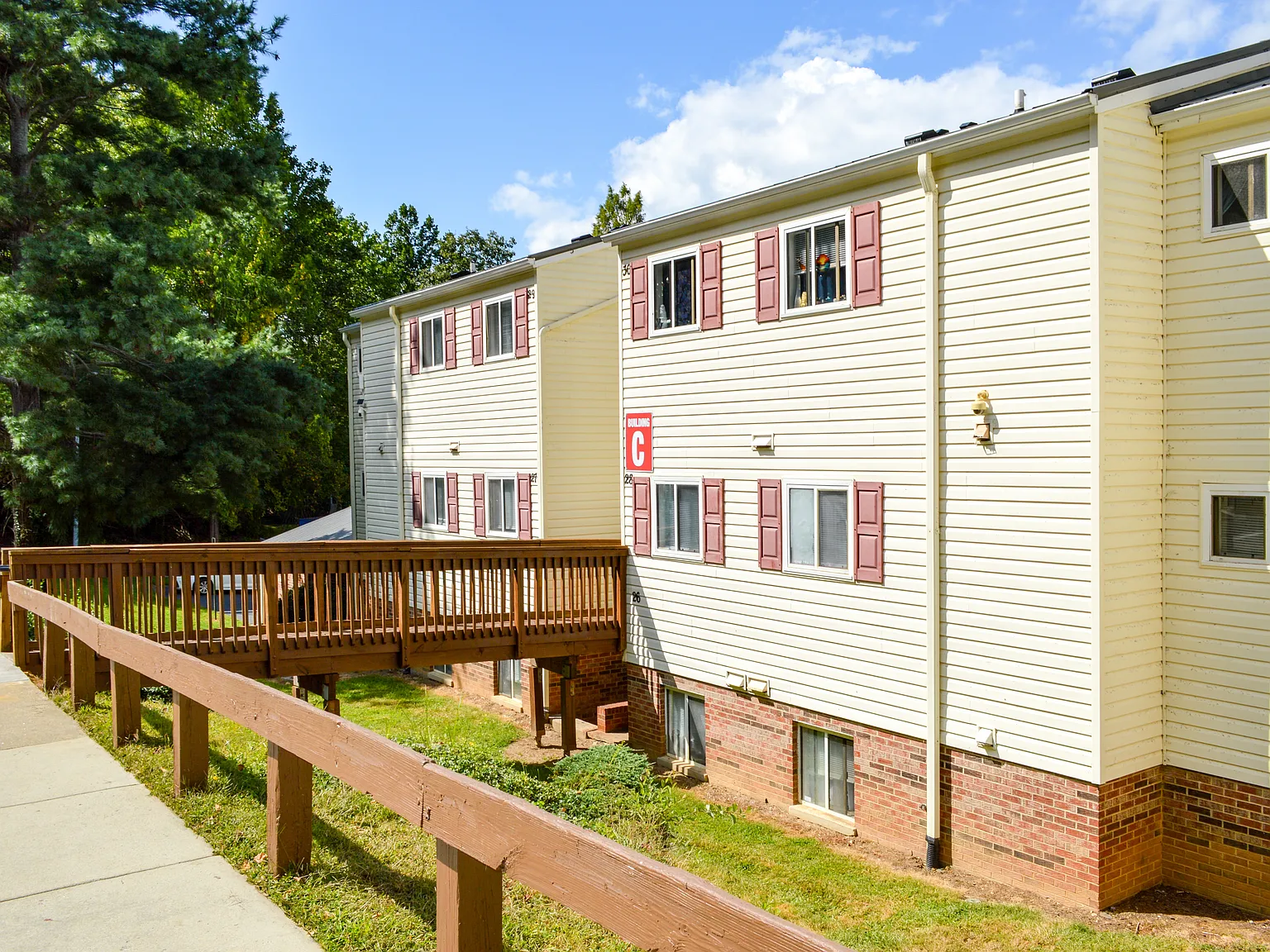 Pine Ridge Apartments — Photo 1